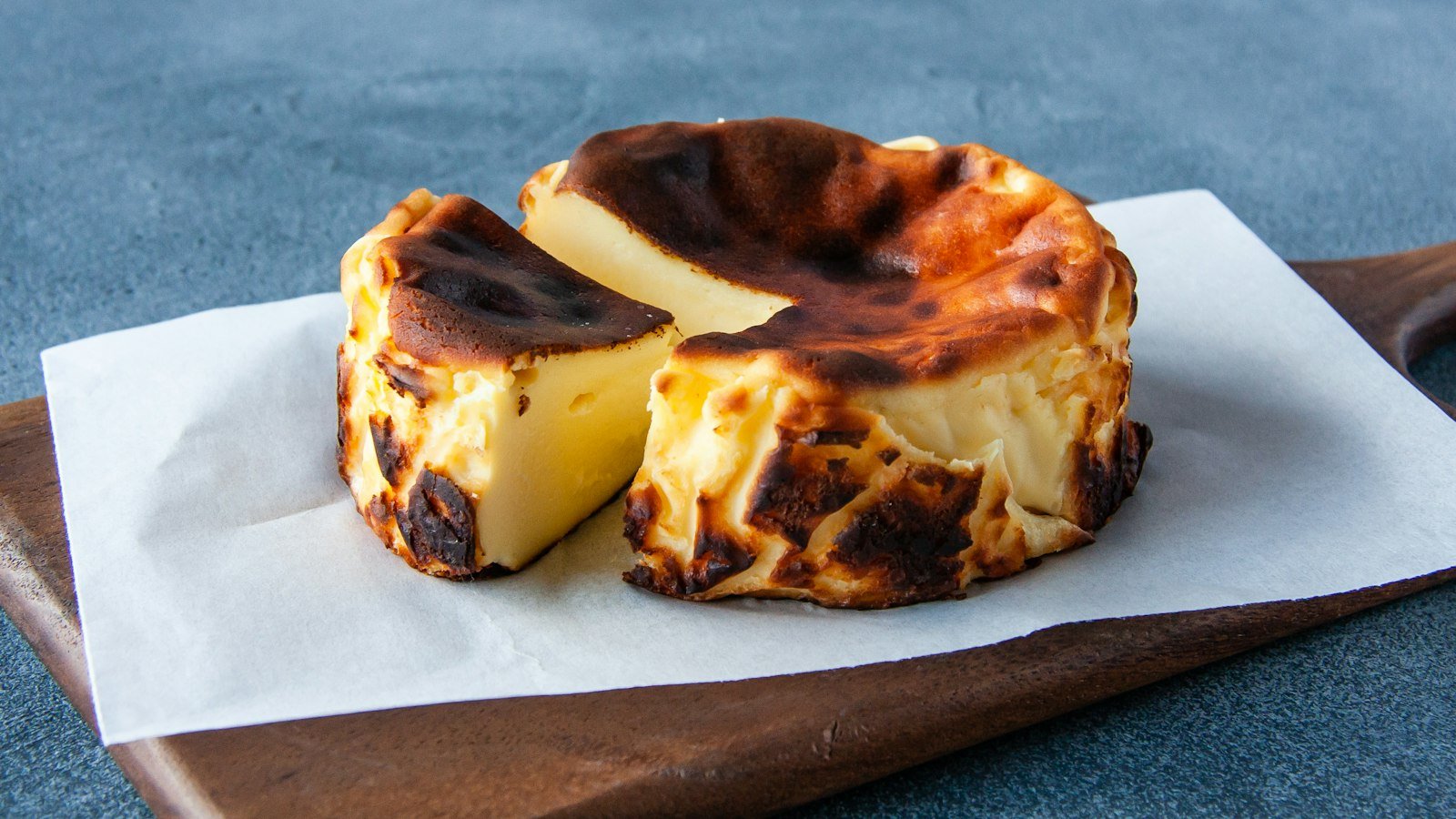 Tarta de queso en freidora de aire: cremosa, estilo La Viña